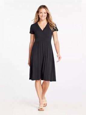 LL Bean Women's Black V-Neck Short Sleeve Dress
XS Petite